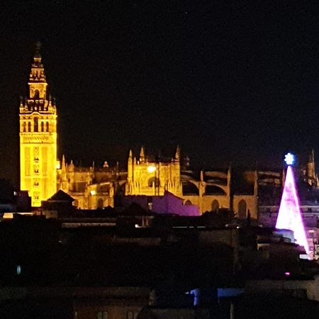 Avanti La Campana, Con Un Balcon Que Te Enamorara Del Ambiente De Sevilla Exteriér fotografie