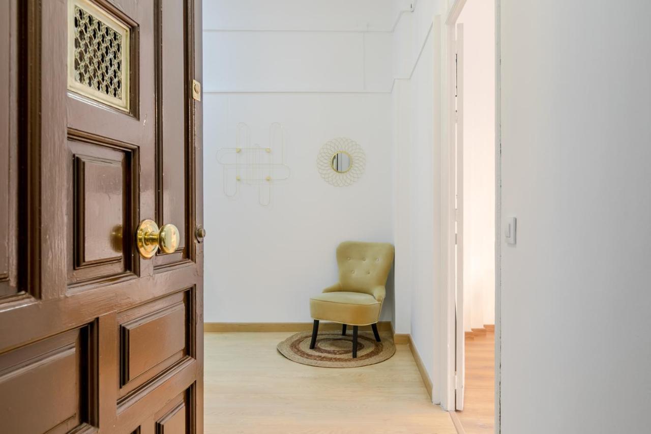 Avanti La Campana, Con Un Balcon Que Te Enamorara Del Ambiente De Sevilla Exteriér fotografie