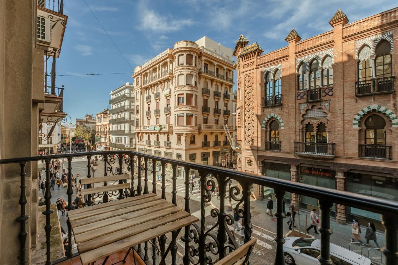 Avanti La Campana, Con Un Balcon Que Te Enamorara Del Ambiente De Sevilla Exteriér fotografie