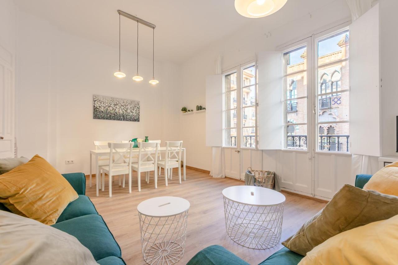 Avanti La Campana, Con Un Balcon Que Te Enamorara Del Ambiente De Sevilla Exteriér fotografie