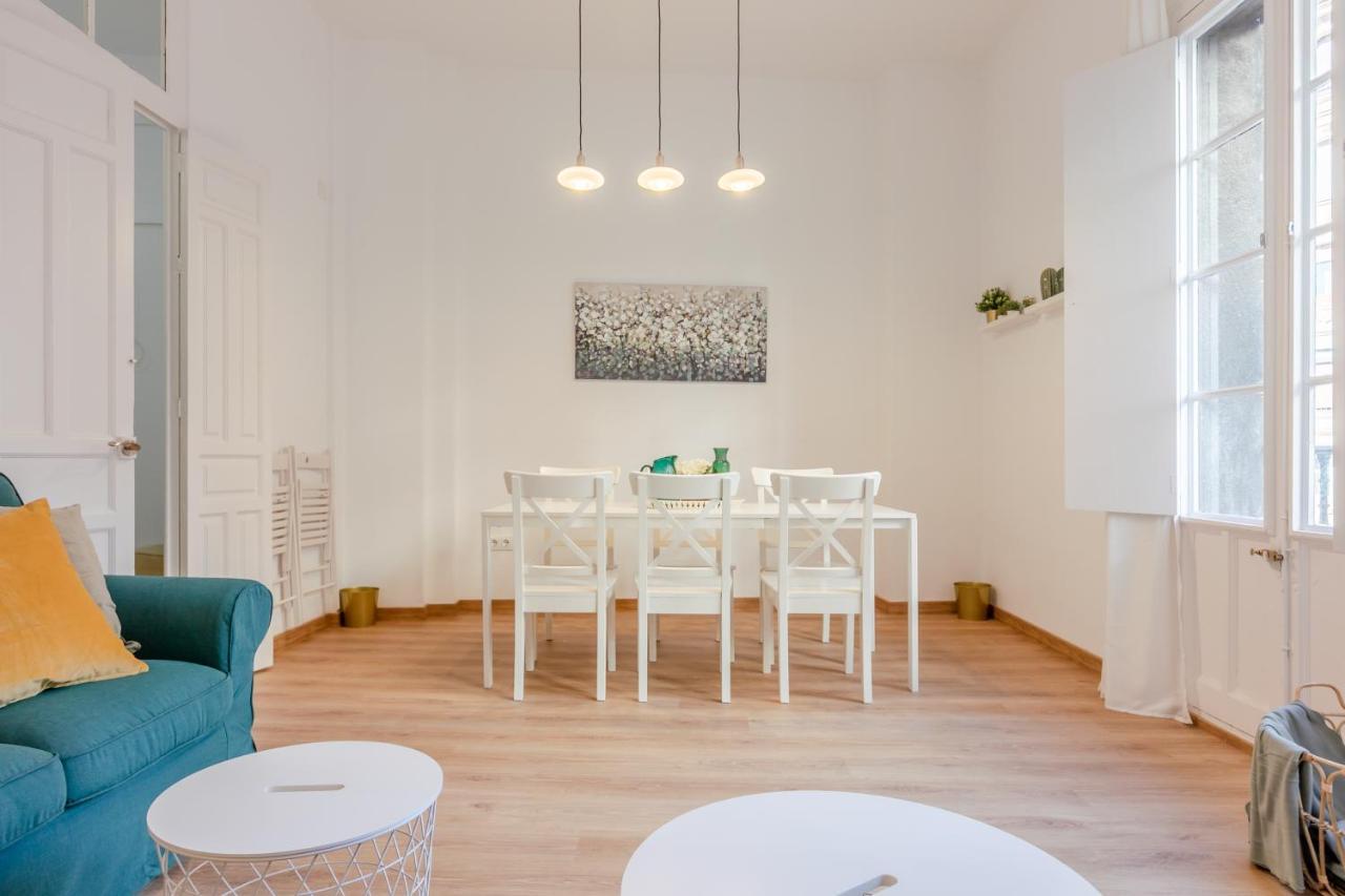 Avanti La Campana, Con Un Balcon Que Te Enamorara Del Ambiente De Sevilla Exteriér fotografie