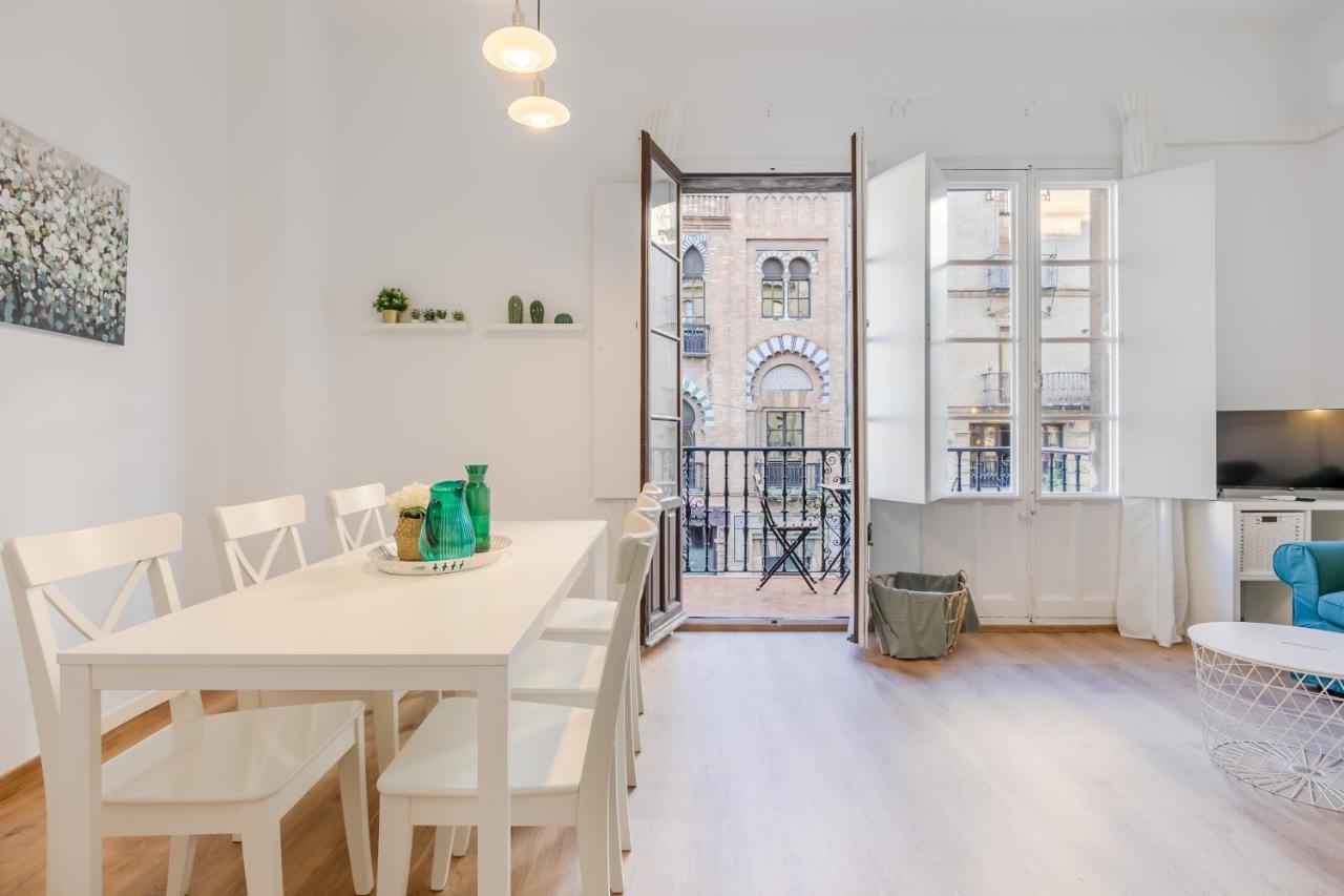 Avanti La Campana, Con Un Balcon Que Te Enamorara Del Ambiente De Sevilla Exteriér fotografie